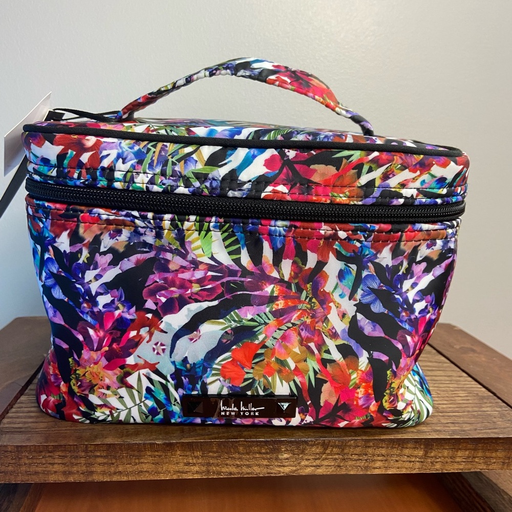 NWT NICOLE MILLER MAKEUP COSMETIC TRAVEL BAG BLACK ZIPPERED